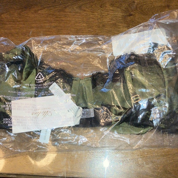 ✨Atelier Victoria’s Secret satin lace trim lightly lined balconette bra 34C NWT - Picture 8 of 10